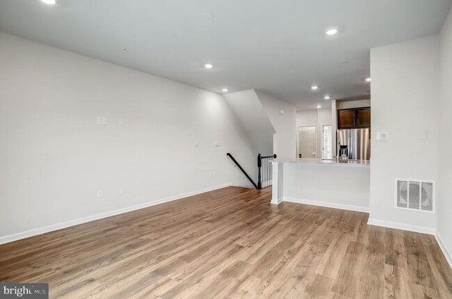 Building Photo - 721 Courier Ln