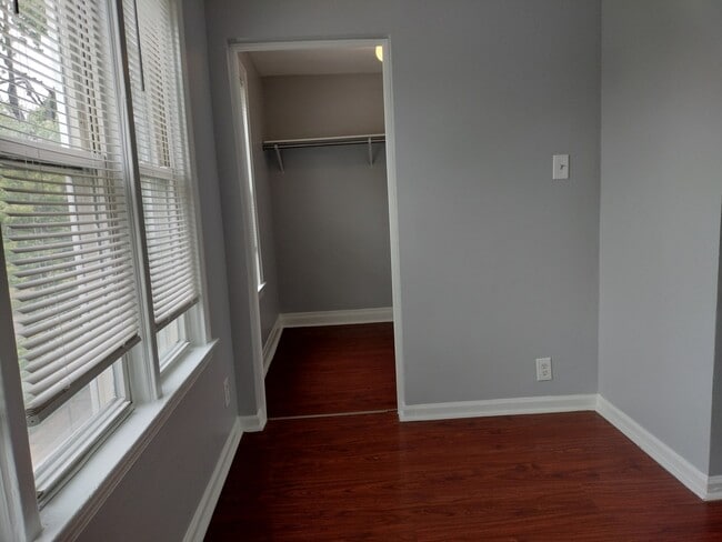 Building Photo - 10619 S Perry Ave