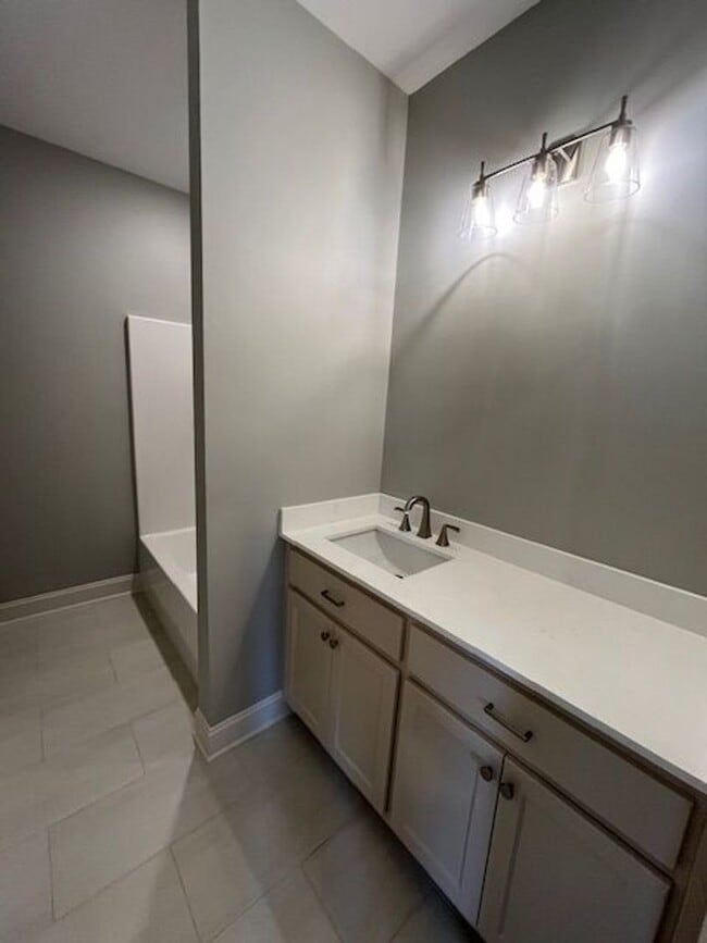 Building Photo - 3 BEDROOM 2 BATH HOME FOR RENT NEAR JOYNER...