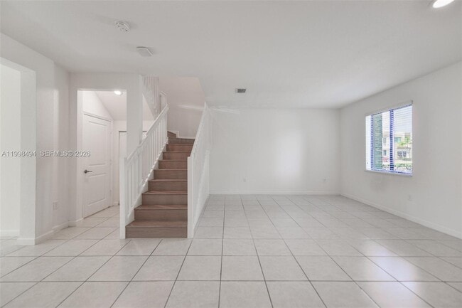 Building Photo - 640 NE 207th St