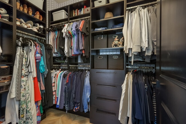 Her Closet - 3224 S East Ave