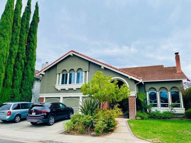 Primary Photo - Beautiful 4 Bed 3 Bath + Huge Bonus Room A...