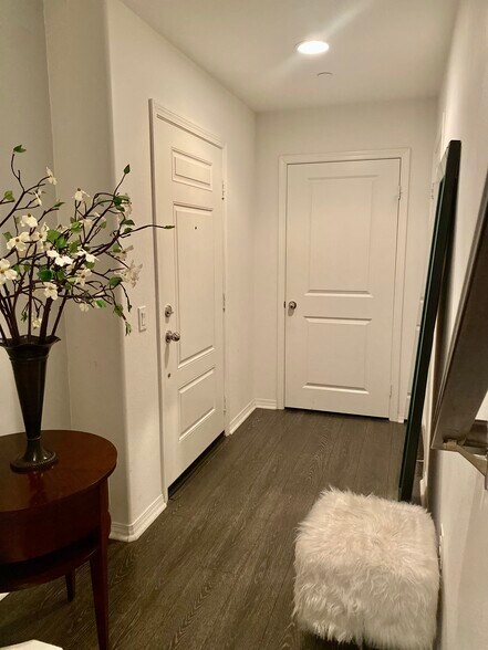 1st floor entry way from attached garage - 1135 Calle Montana