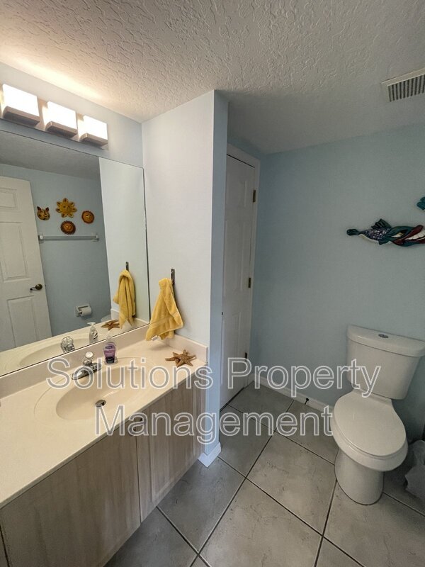 Building Photo - 250 St Lucie Ln