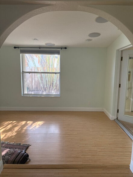 Building Photo - 340 Carrousel Ct