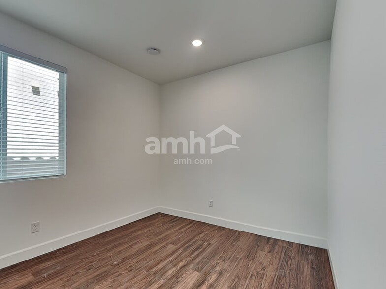 Building Photo - 9165 Ribbon Mdw Ct