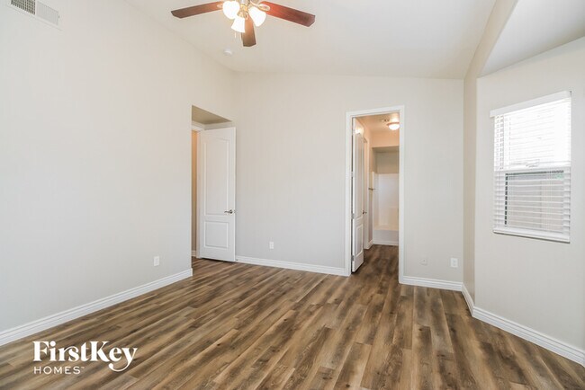Building Photo - 677 W Mesquite Tree Ln