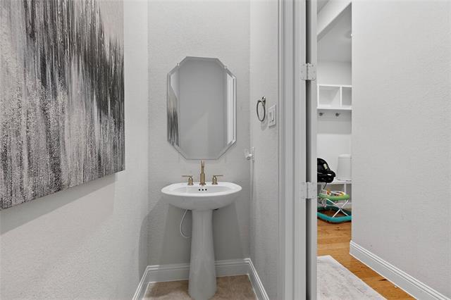 Building Photo - 1524 Kurelek Dr