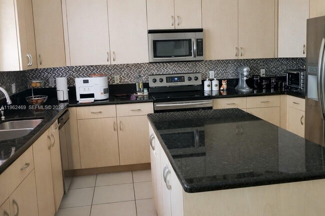 Building Photo - 7645 NW 19th Ct