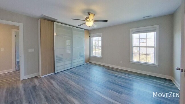 Building Photo - 1136 Valley Dale Dr