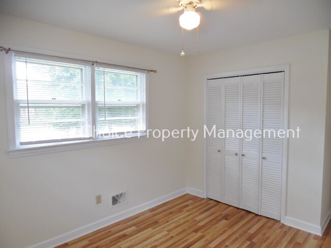 Building Photo - 205 Le Ann Dr