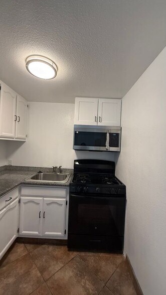 Building Photo - 607 S Humphreys Ave