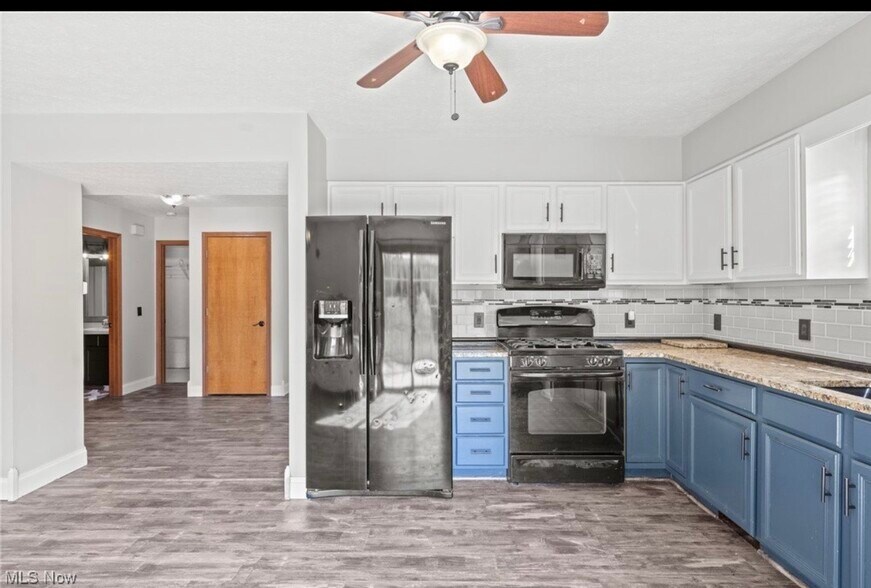 Building Photo - 430 Charleton Dr