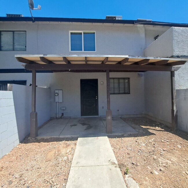Building Photo - Two Bedroom Townhouse Available for Immediate Move-In