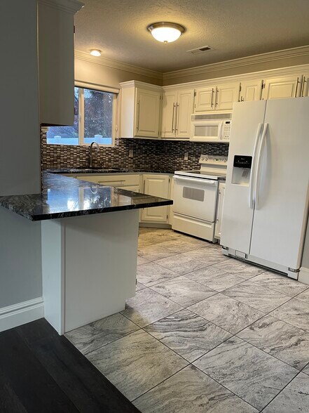 Building Photo - 290 S 1200 E