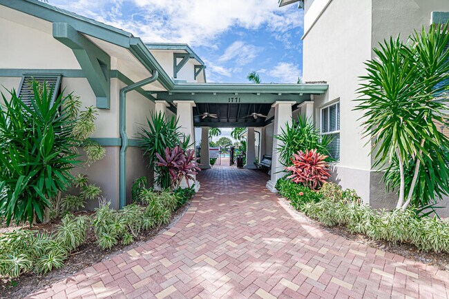Building Photo - 1727 San Benito Way