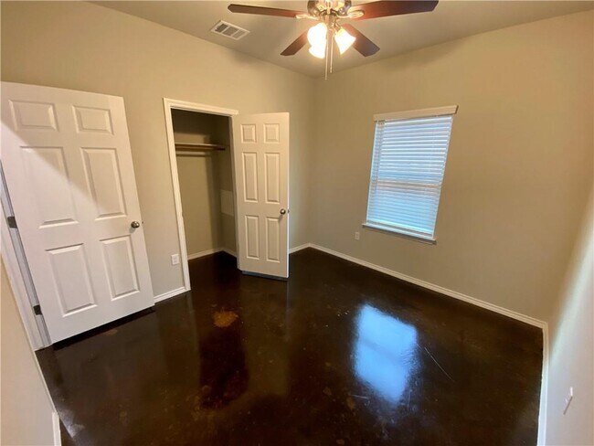 Building Photo - 1505 Lucille St