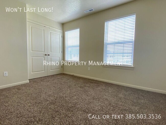 Building Photo - 452 S Tri Terra Ln