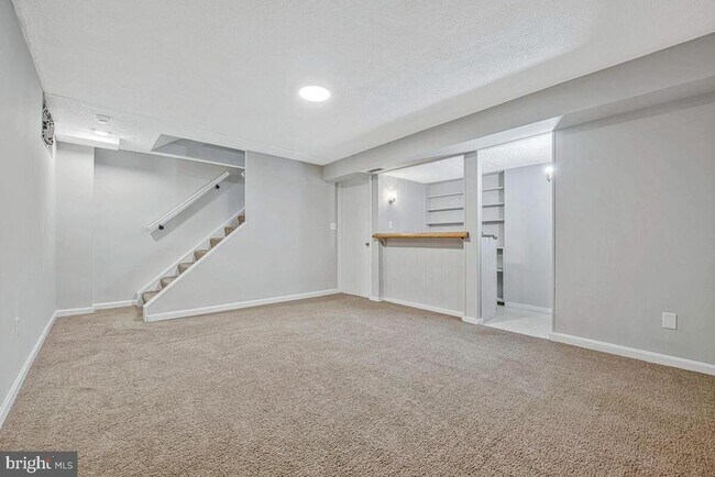 Building Photo - 22 Craftsman Ct