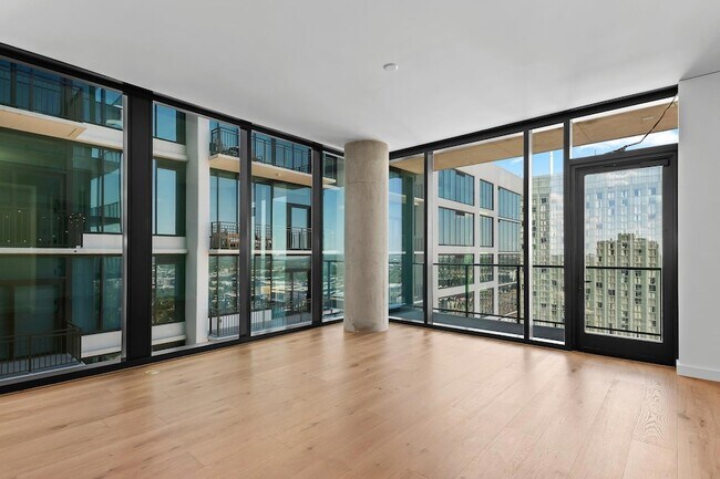 Building Photo - 610 Davis St