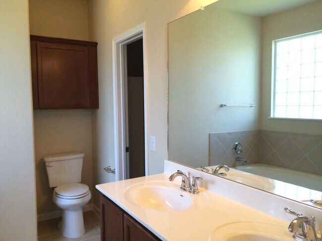 Building Photo - 721 Tumlinson Fort Way