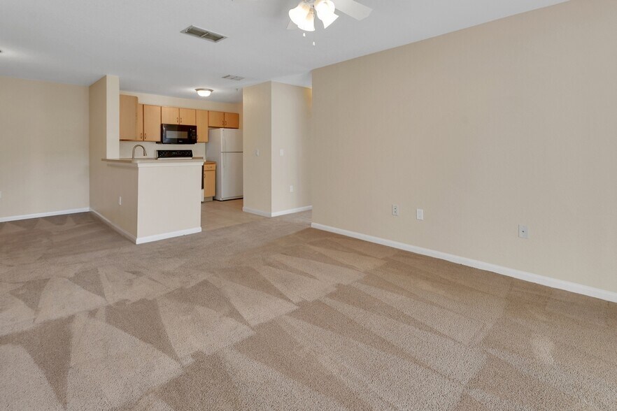 Building Photo - 940 Village Trl