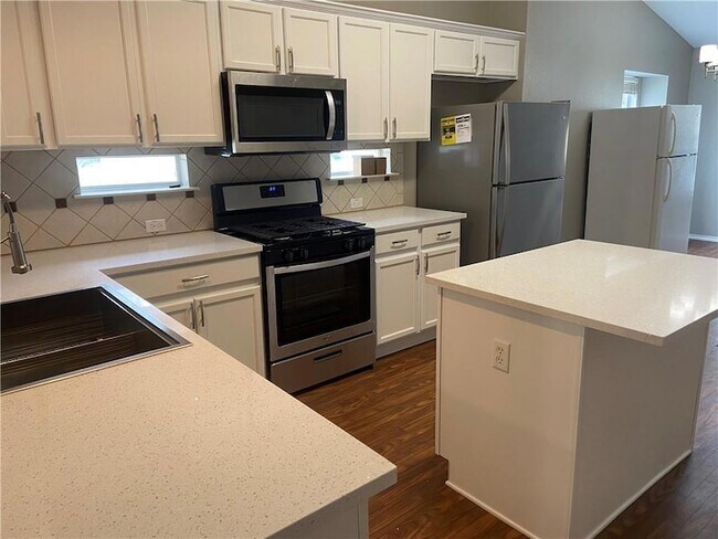 Building Photo - 1513 Big Bend Dr