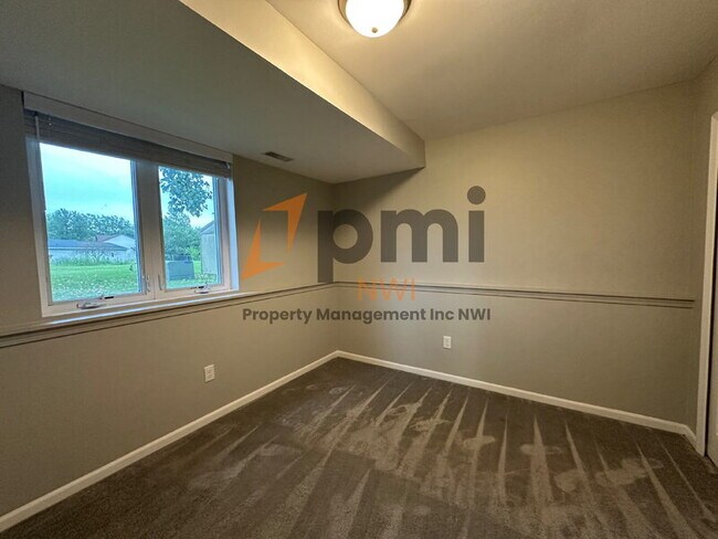 Building Photo - 219 Sandalwood Dr