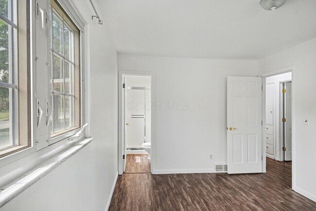 Building Photo - 898 Havendale Dr