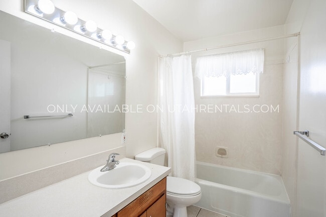 Building Photo - 742 E 200 N