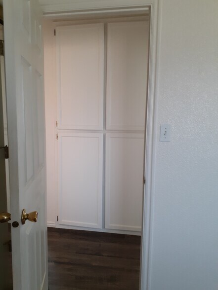 Hall linen closet - 4616 N Tumbleweed Dr