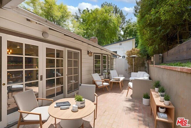 Building Photo - 1805 Nichols Canyon Rd