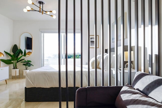 Building Photo - 212 West Dr