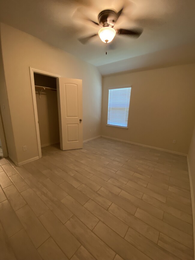 Building Photo - 238 Travertine Trl