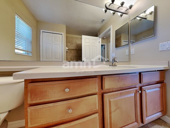 Building Photo - 2770 Spicebush Loop