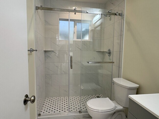 Building Photo - Newly Renovated 2BD/1BA in Palo Alto | Prime Location!