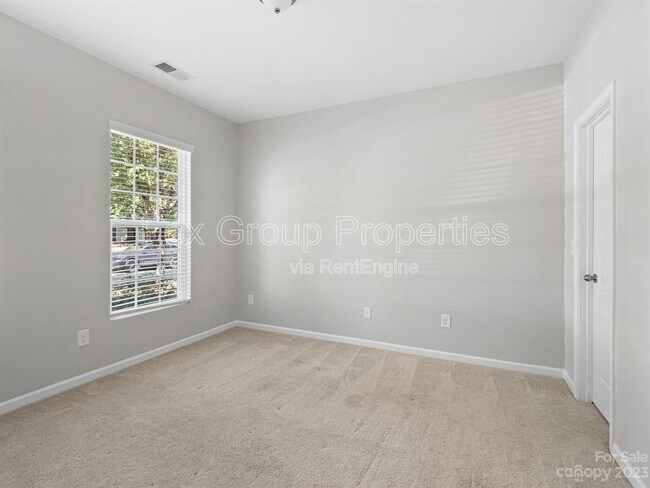 Building Photo - 19036 Lake Breeze Dr