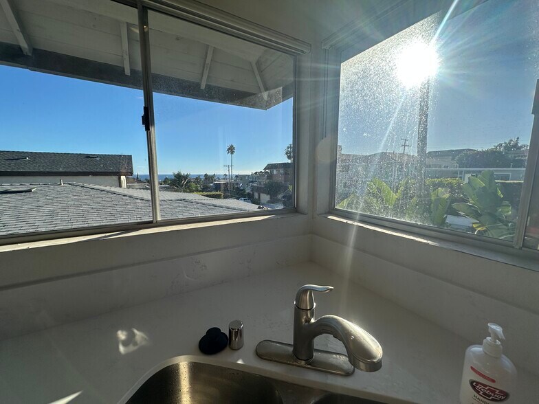 Building Photo - 33772 Violet Lantern St