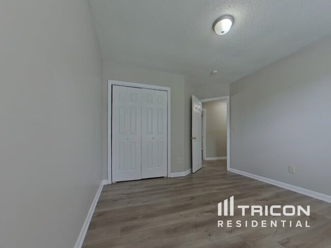 Building Photo - 123 Cranley Rd