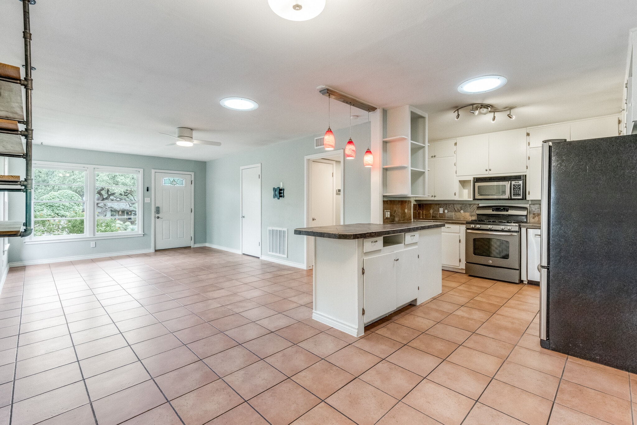 Building Photo - 11504 Oakwood Dr