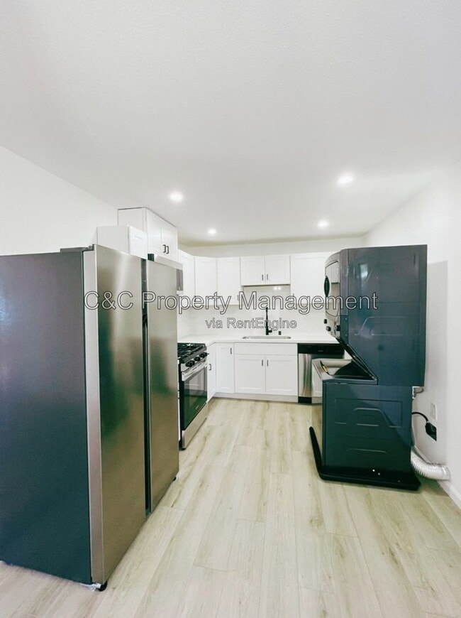Building Photo - 6628 Helen Ct