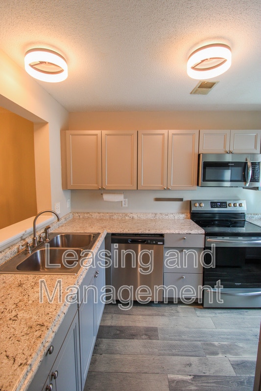 Building Photo - 803 Reserve Way