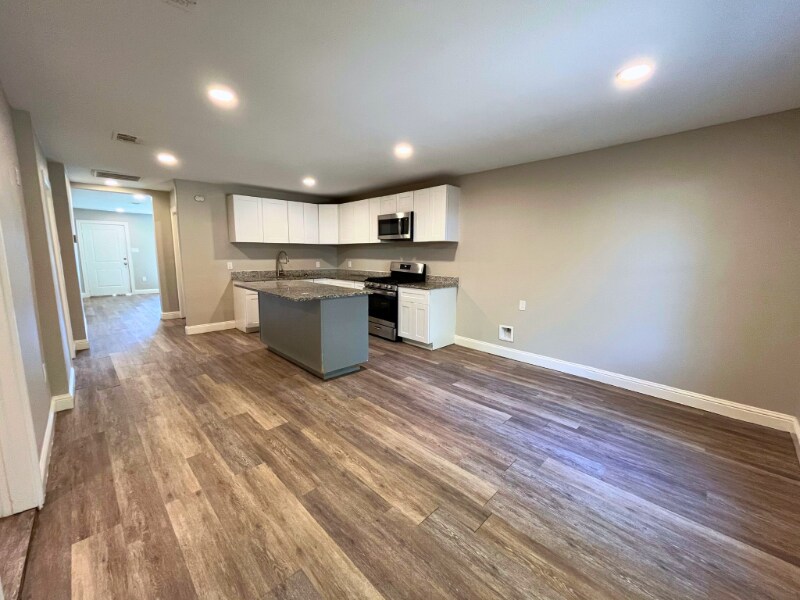 Building Photo - 3913 Chenault St