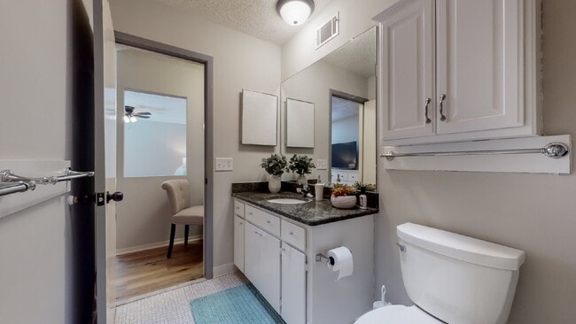 Building Photo - 5 Dorchester Ct