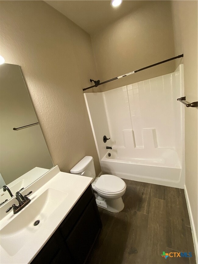 Building Photo - 2213 Avery Village