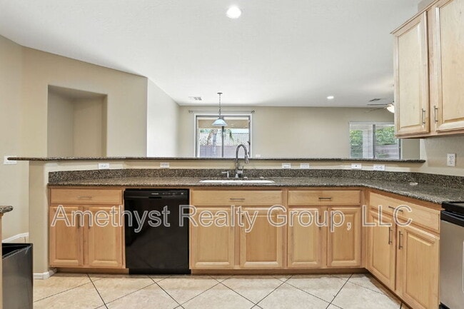 Building Photo - 2313 W Bonanza Ln