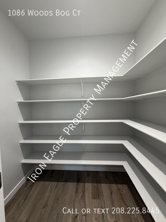 Building Photo - 1086 Woods Bog Ct