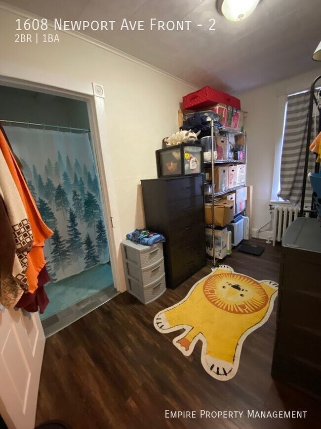 Building Photo - 1st and 2nd Floor: 2 Bedroom / 1 Bathroom ...