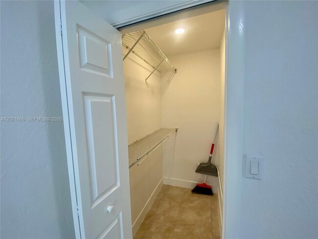 Building Photo - 1112 N 61st Terrace