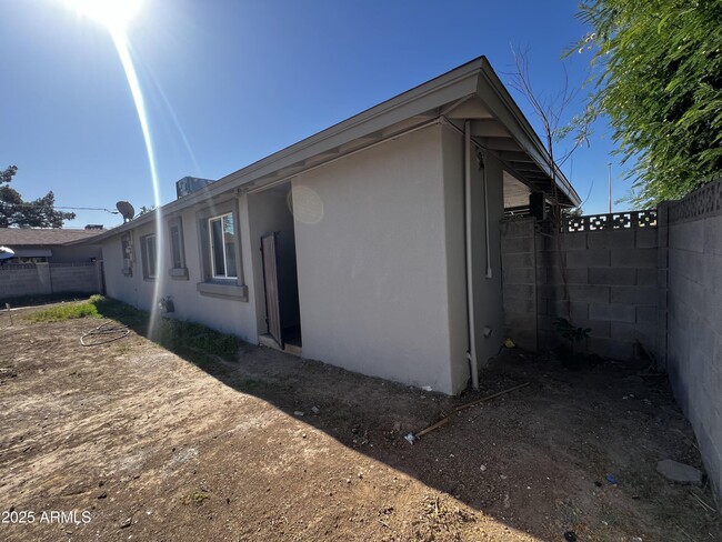 Building Photo - 3336 W Turney Ave